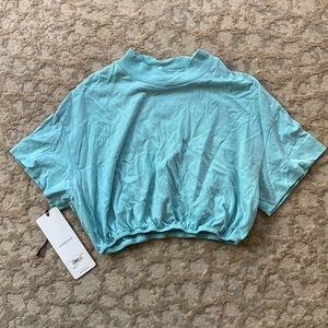Alo Yoga Kick It Blue Quartz Crop Tee S